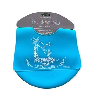 Modern Twist Bucket Bib
